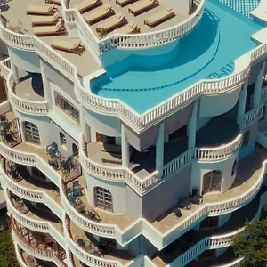 Monte Cristo - Rooftop Pool Hotel Sarandë
